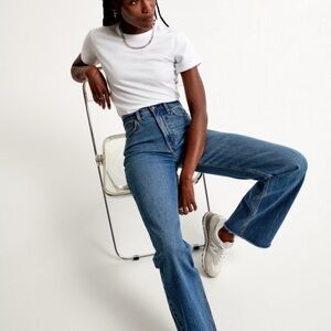 Abercrombie‎ & Fitch The ‘90s Relaxed Jean Medium Wash Raw Hem Size 4 Short 27